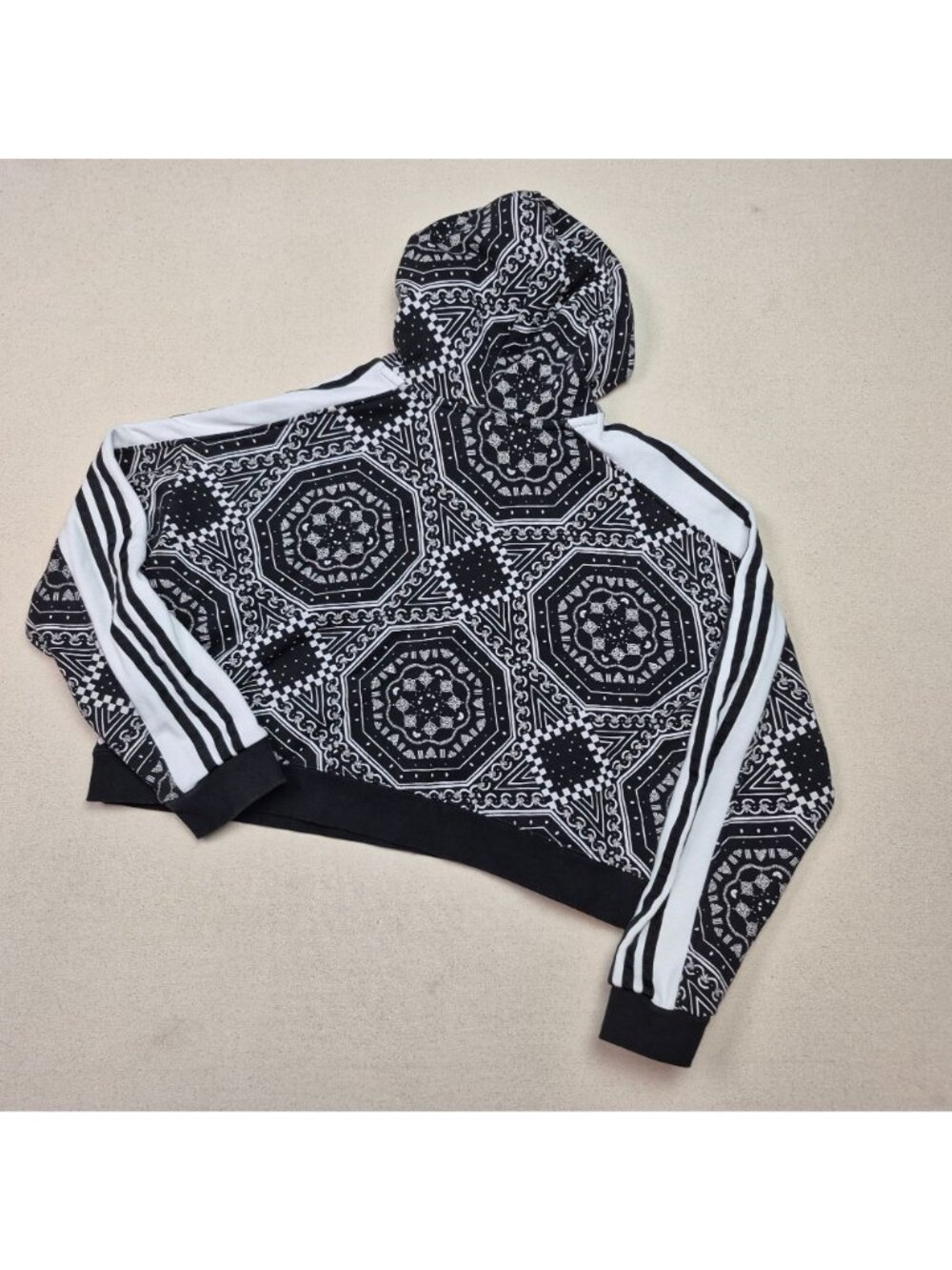 Adidas Originals Kaleidoscope Print Women's Cropped Bandana Hoodie Blk/Wht Sz L - Picture 2 of 8